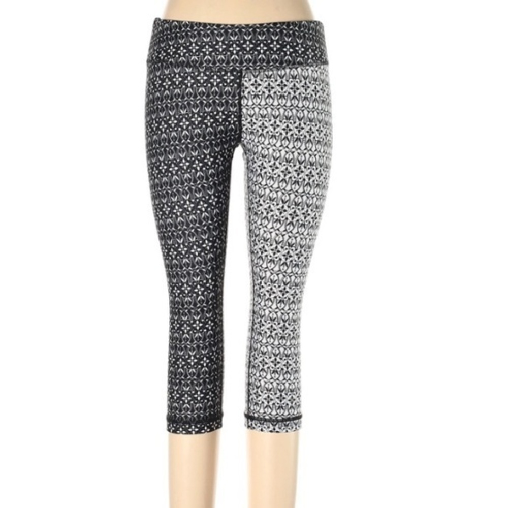 Reebok sz L black athletic stretch Capri leggings